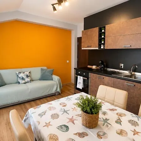 Cozy 1br W/ Terrace, Free Parking & Bbq Garden