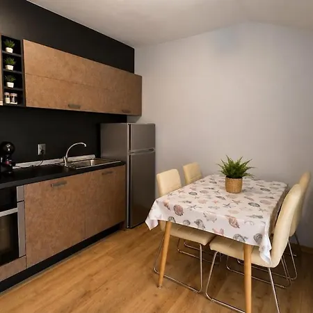 Apartament Cozy 1br W/ Terrace, Free Parking & Bbq Garden