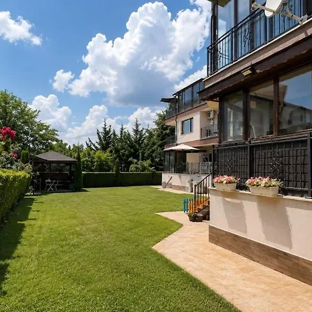 Apartament Cozy 1br W/ Terrace, Free Parking & Bbq Garden Varna